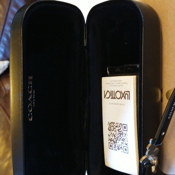 NWT. Coach large framed black sunglasses with flowers on the arms. - Picture 5 of 5